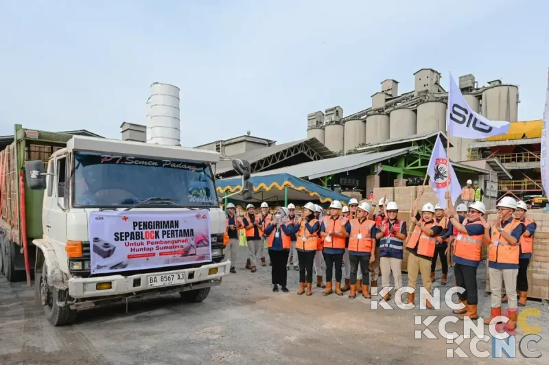SIG Kirim 36.000 Bata Interlock untuk Huntap Korban Banjir di Padang